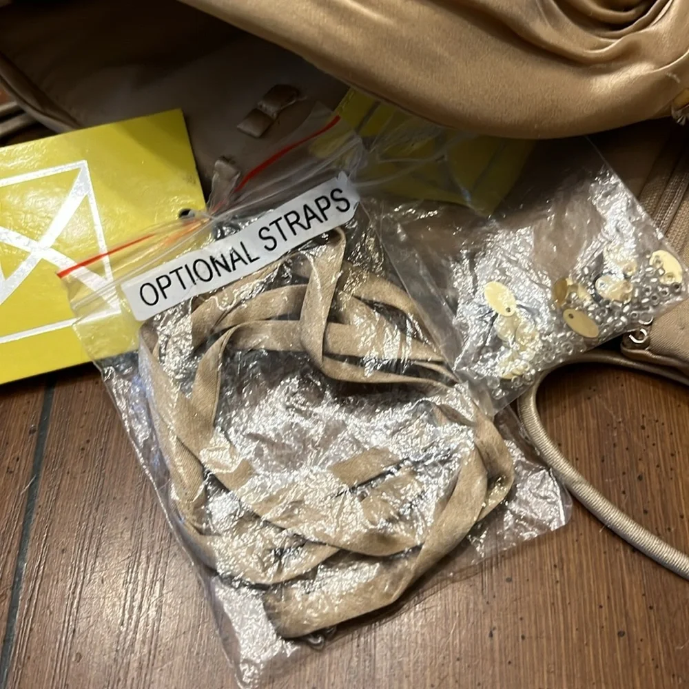 COPY - Gold Glamour Prom Dress with Elegant Design - Picture 4 of 16